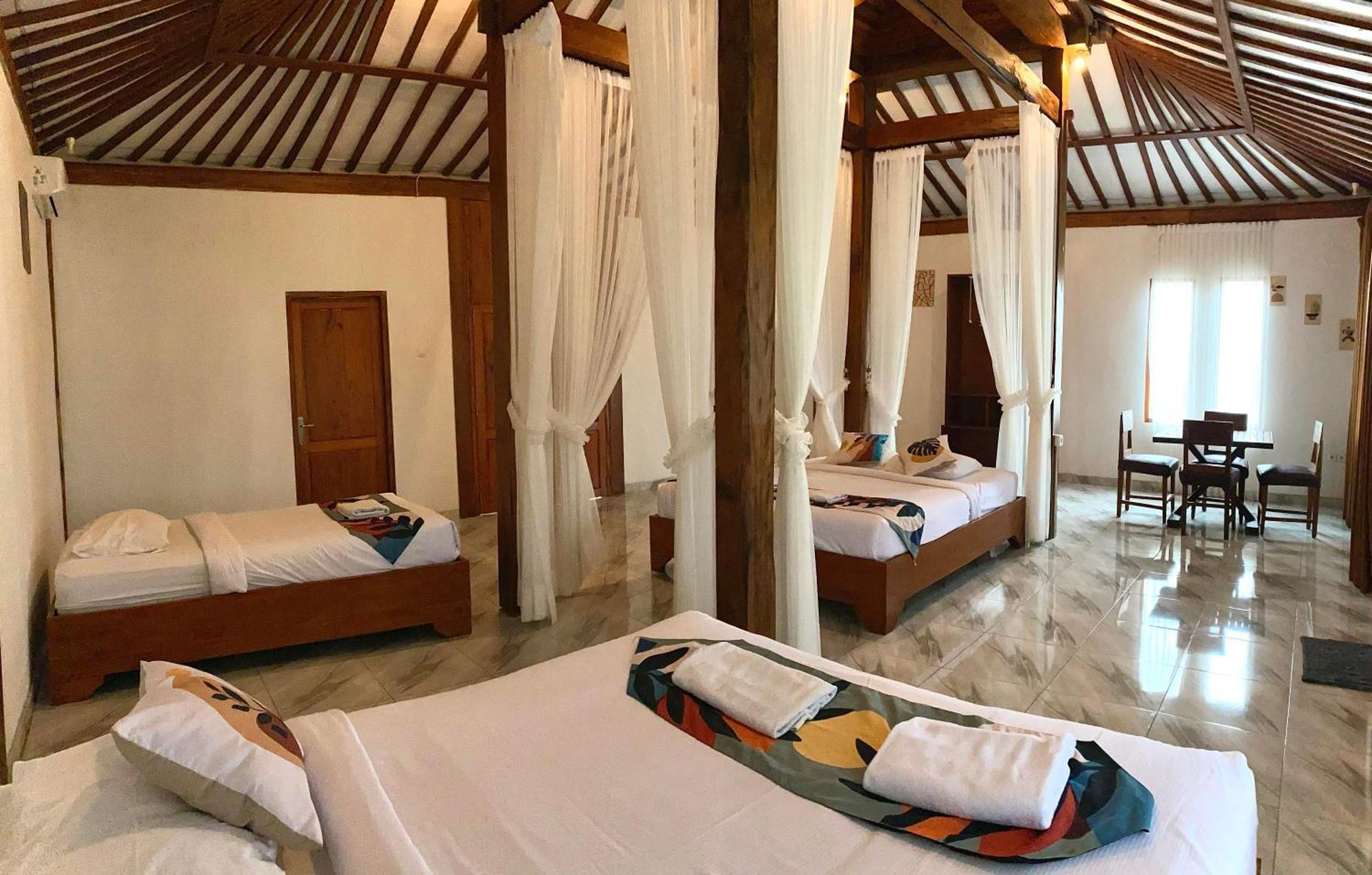 Kampoeng Joglo Ijen Villa *