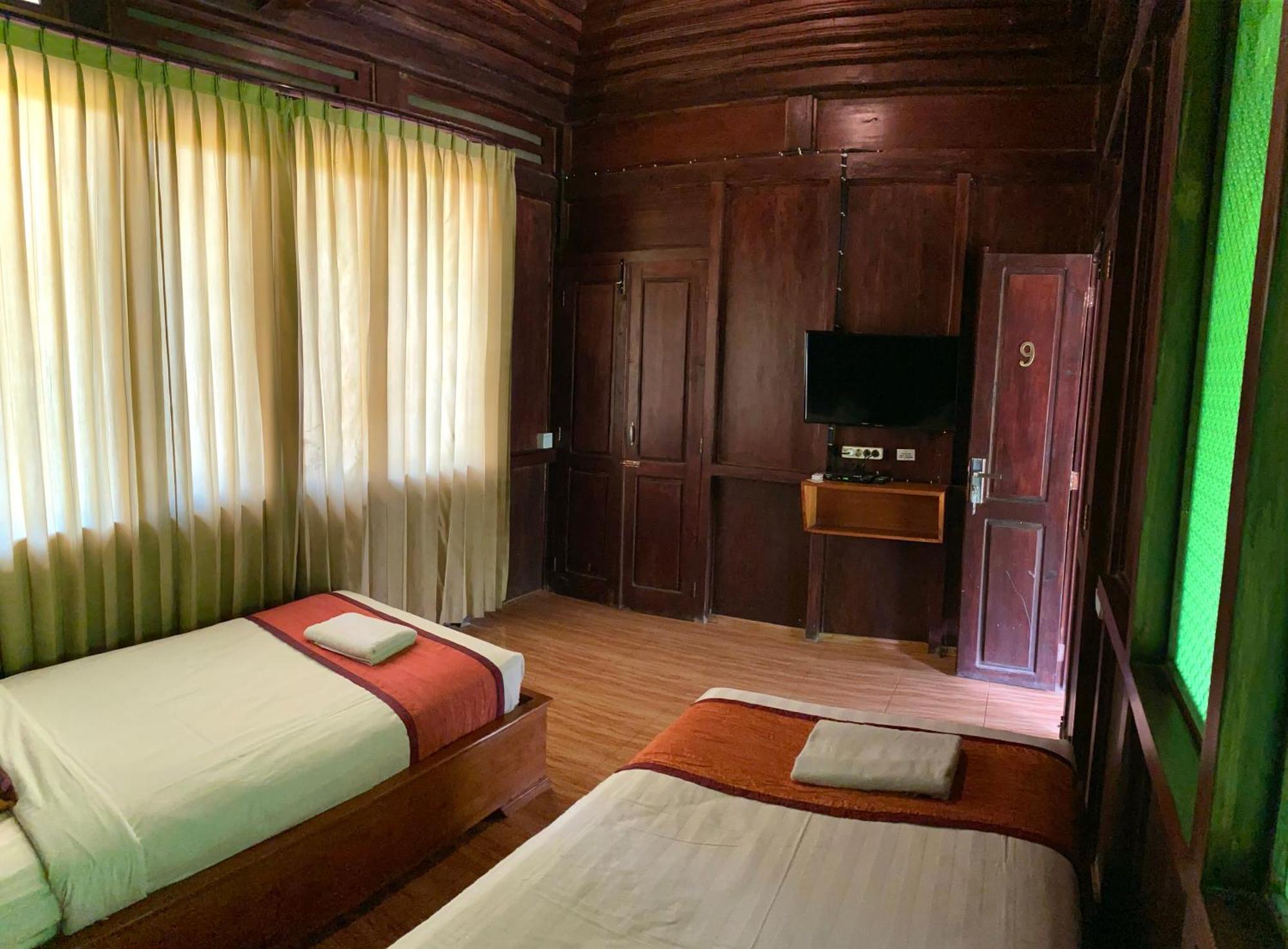 Kampoeng Joglo Ijen Villa *