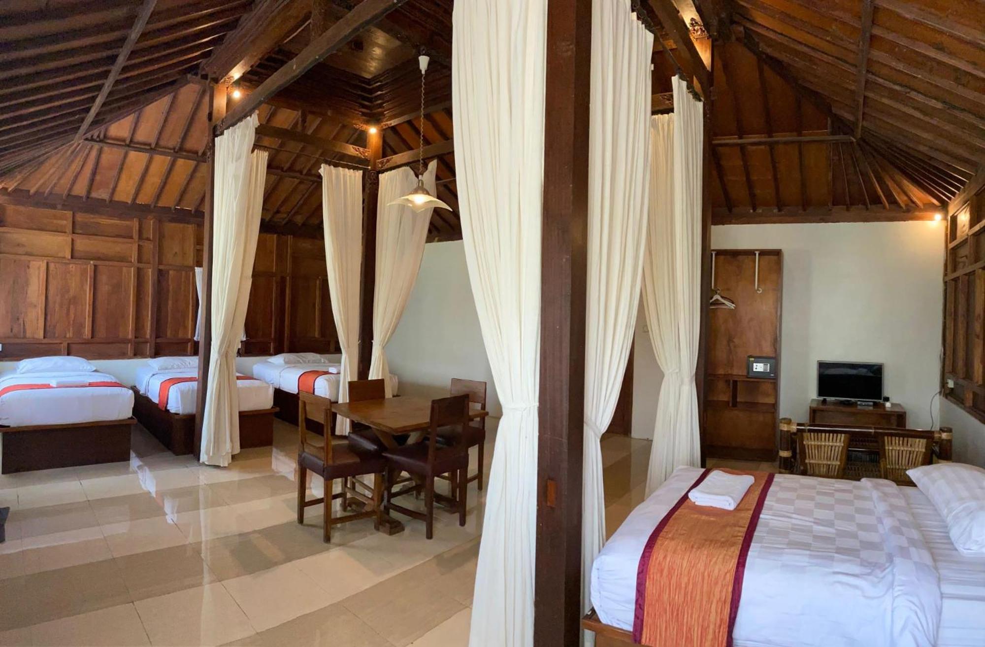 Kampoeng Joglo Ijen Villa *
